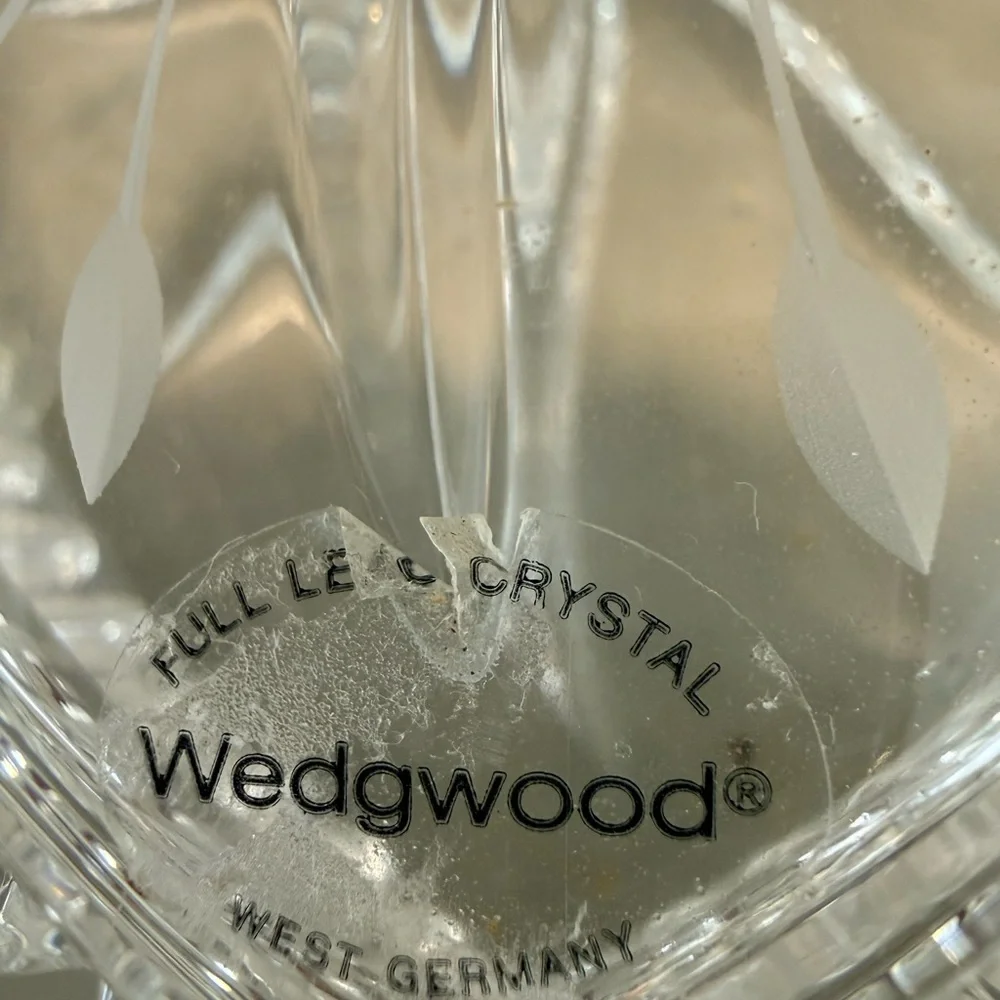 Wedgwood heart-shaped lead crystal trinket box. Full Led Crystal